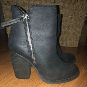 New Sbicca Black Heeled Bootie Size 6